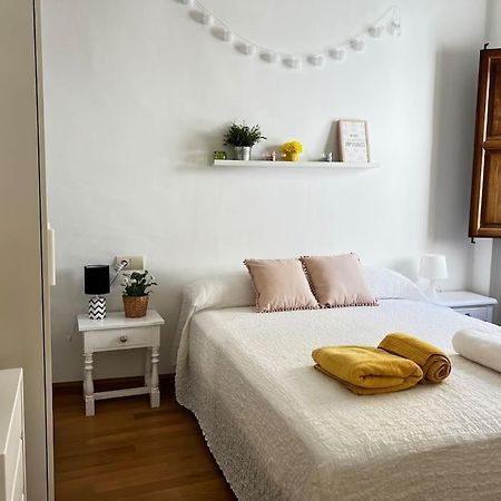 Apartamento Muy Centrico En Granada Luaran gambar