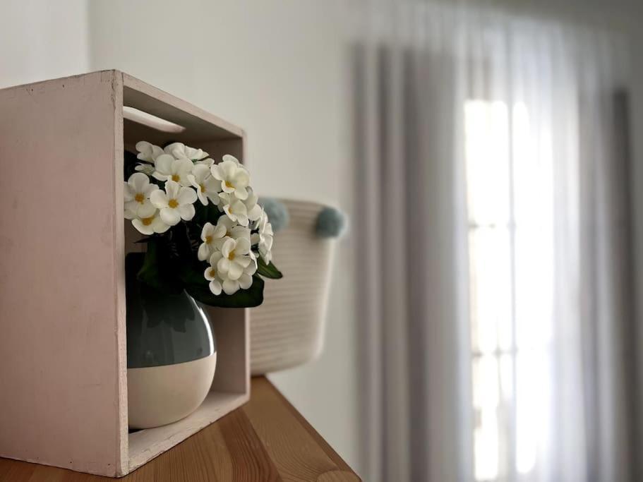 Apartamento Muy Centrico En Granada Luaran gambar