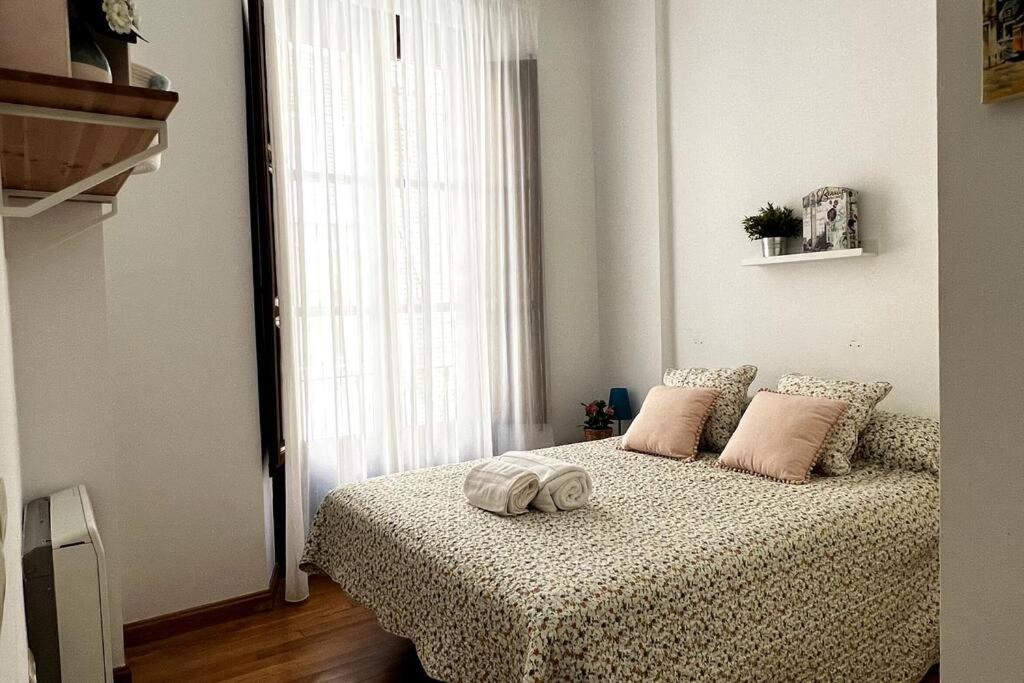 Apartamento Muy Centrico En Granada Luaran gambar