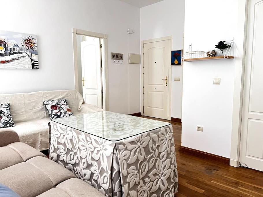 Apartamento Muy Centrico En Granada Luaran gambar