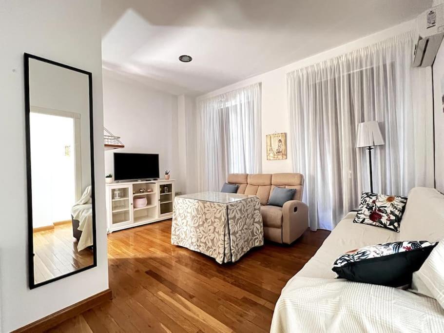 Apartamento Muy Centrico En Granada Luaran gambar