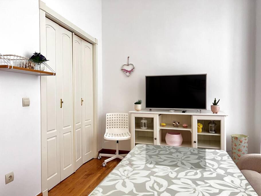 Apartamento Muy Centrico En Granada Luaran gambar