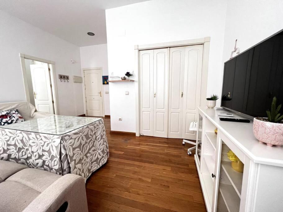 Apartamento Muy Centrico En Granada Luaran gambar