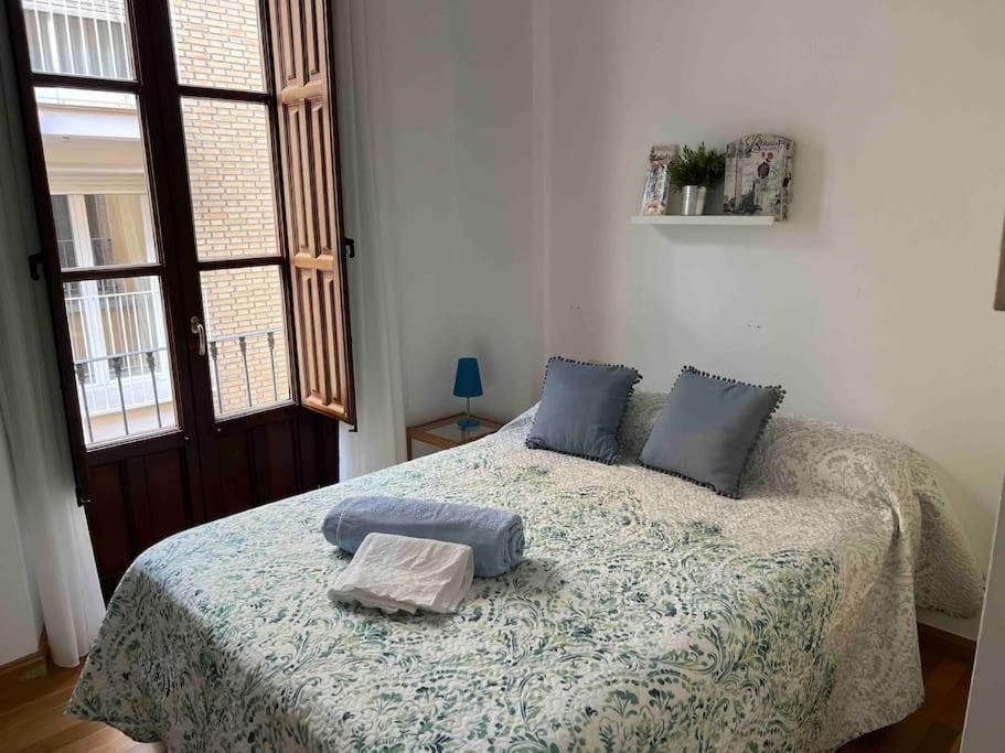Apartamento Muy Centrico En Granada Luaran gambar
