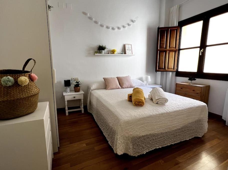 Apartamento Muy Centrico En Granada Luaran gambar