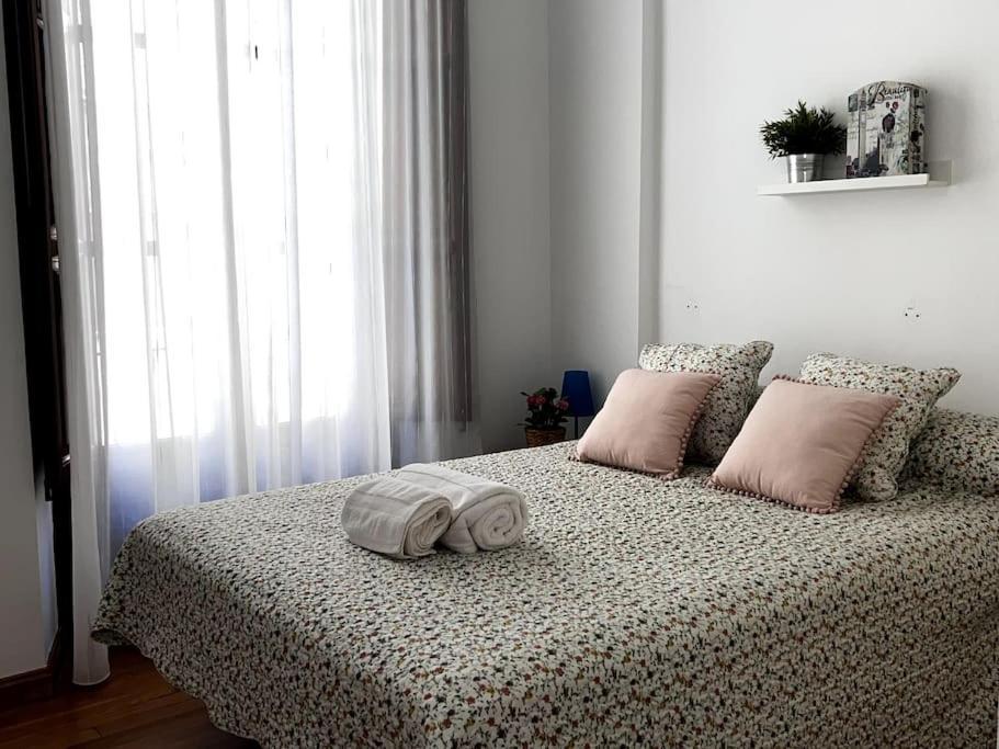 Apartamento Muy Centrico En Granada Luaran gambar