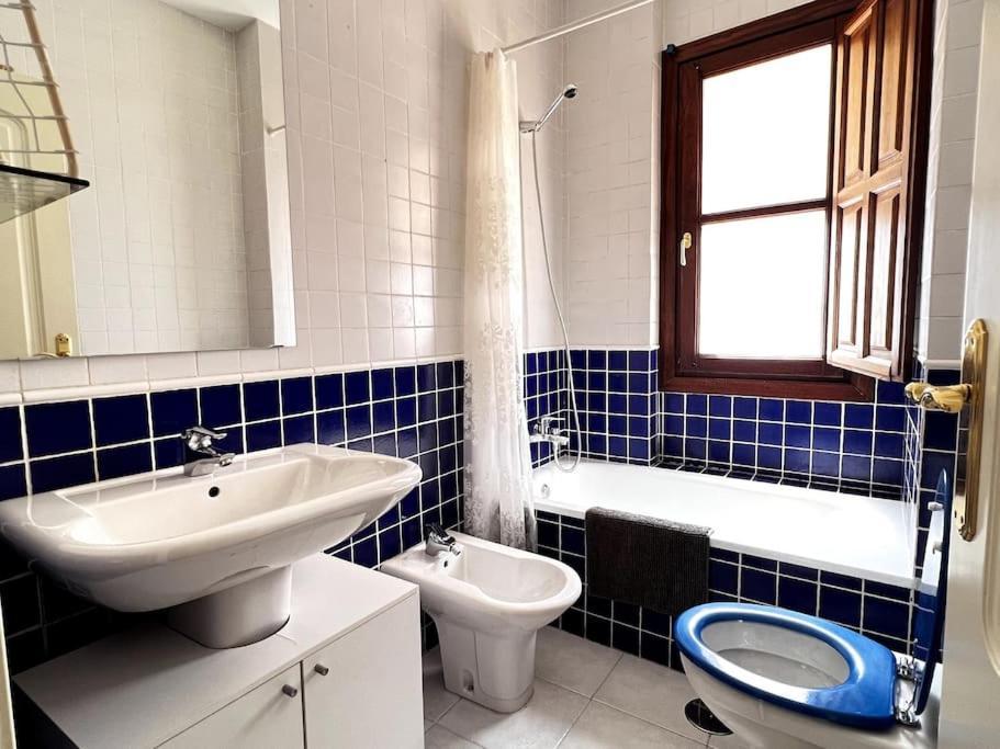 Apartamento Muy Centrico En Granada Luaran gambar